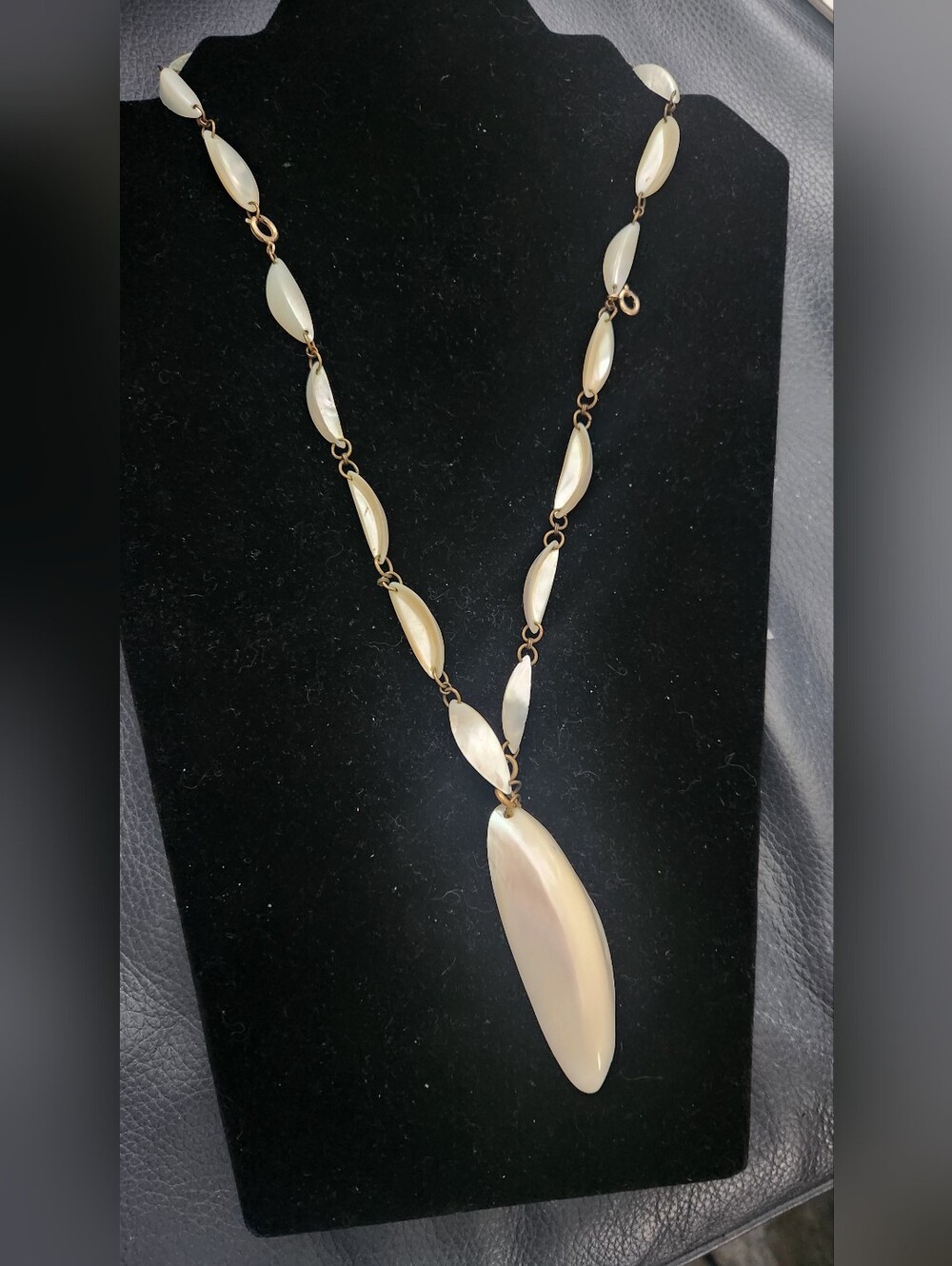 Mother of Pearl Banana Shaped Hollowed Shell Necklace. 16"